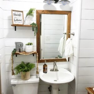 Decorating Around A Pedestal Sink, How Do You Decorate A Bathroom With Pedestal Sink
